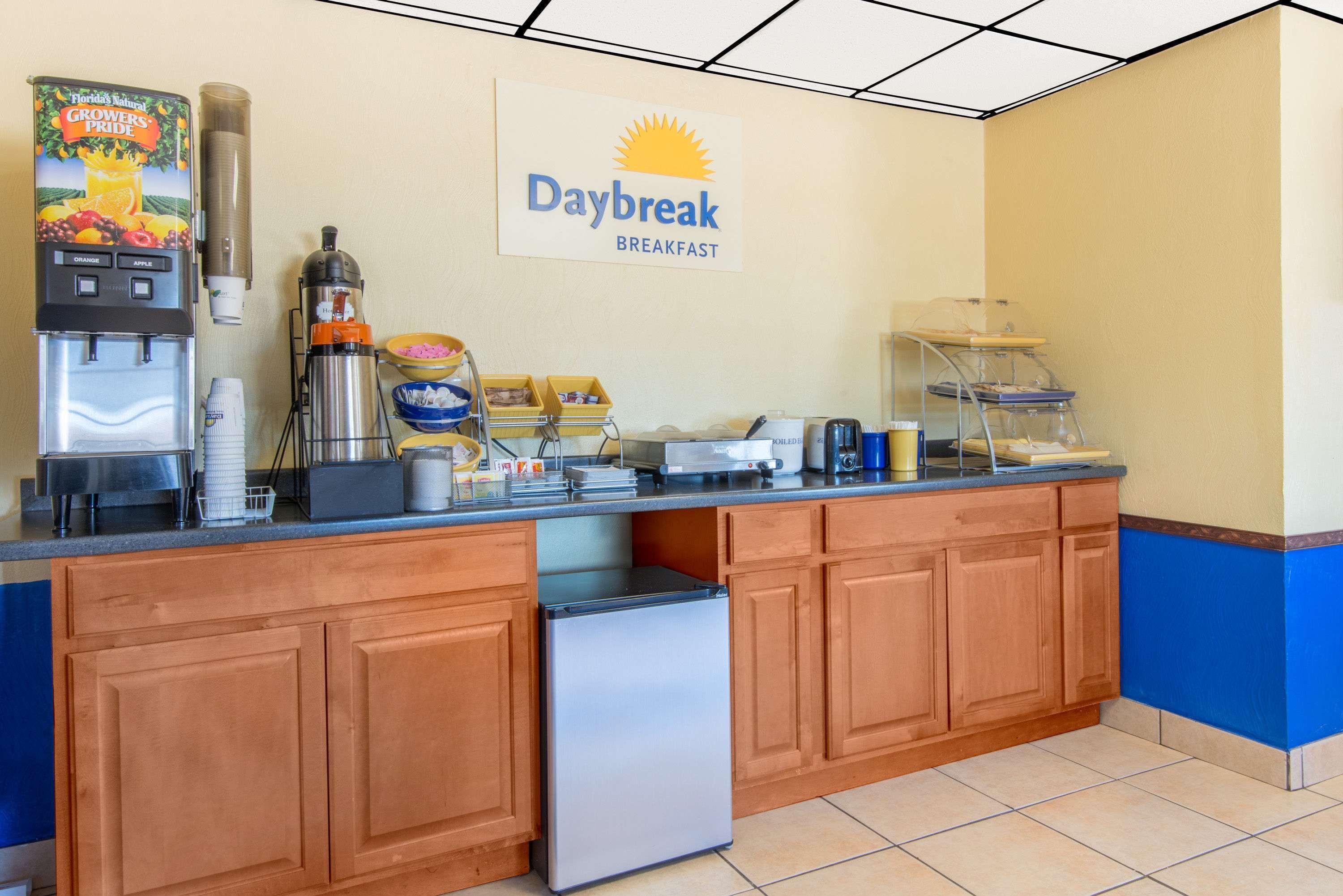 Days Inn By Wyndham Great Bend Luaran gambar