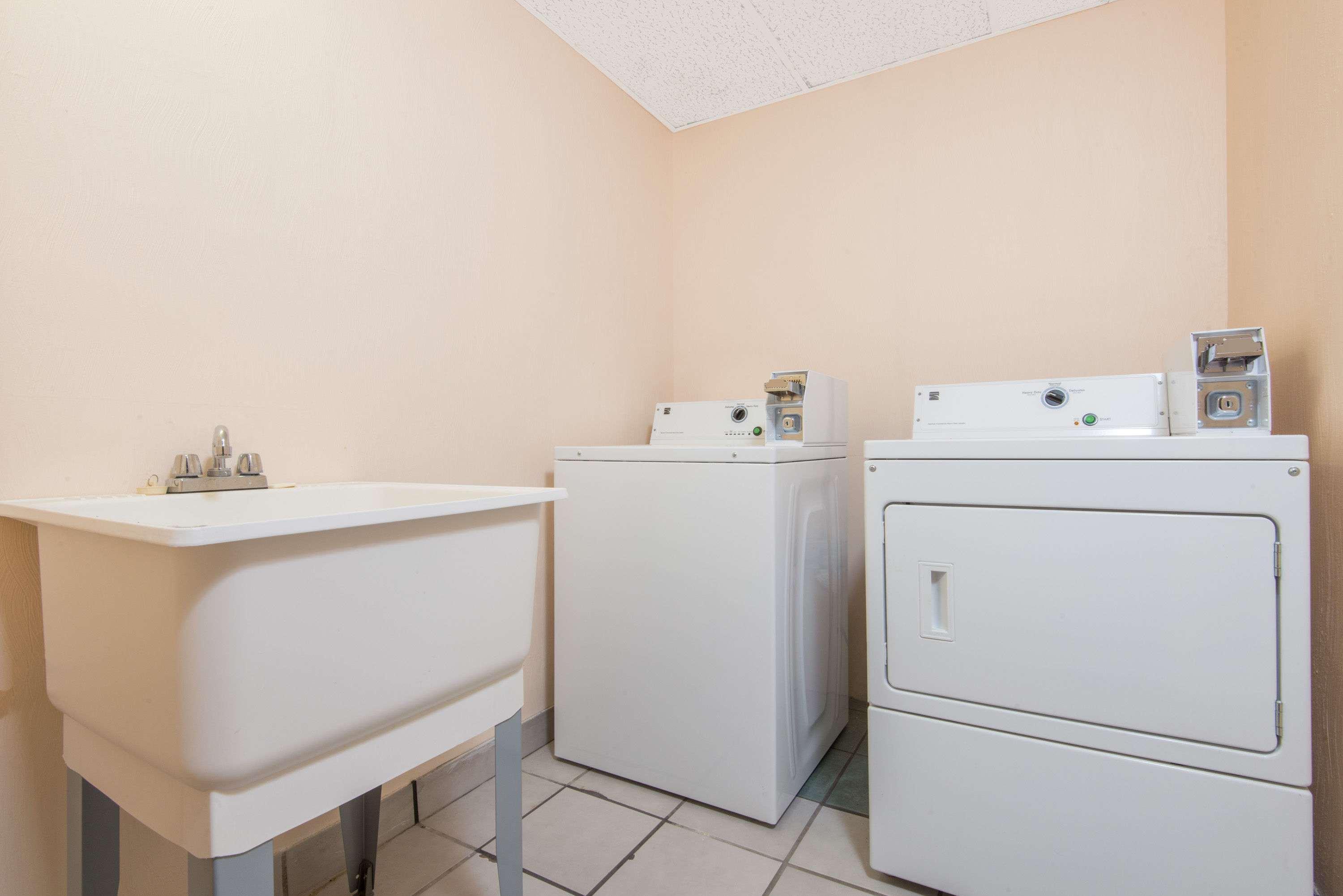 Days Inn By Wyndham Great Bend Luaran gambar